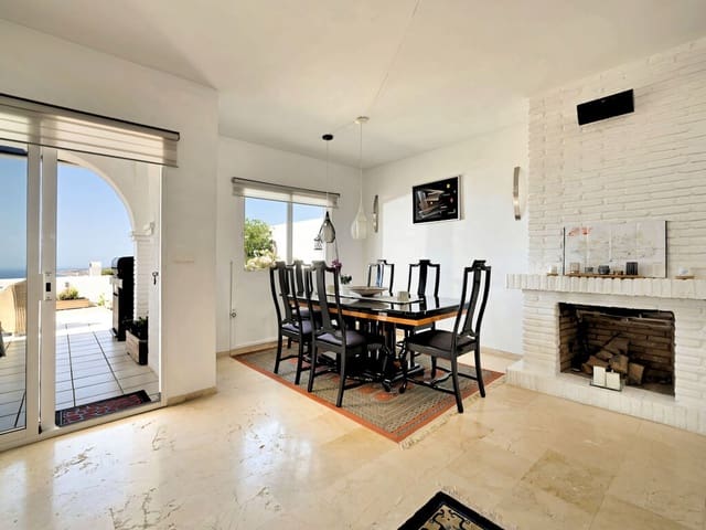 2 bedroom Villa for sale in Benalmádena with garage - € 825,000 (Ref: 9941786)
