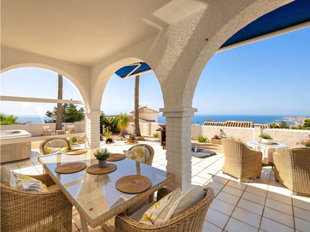 2 bedroom Villa for sale in Benalmádena with garage - € 825,000 (Ref: 9941786)