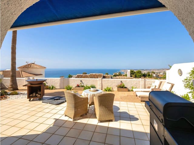 2 bedroom Villa for sale in Benalmádena with garage - € 825,000 (Ref: 9941786)