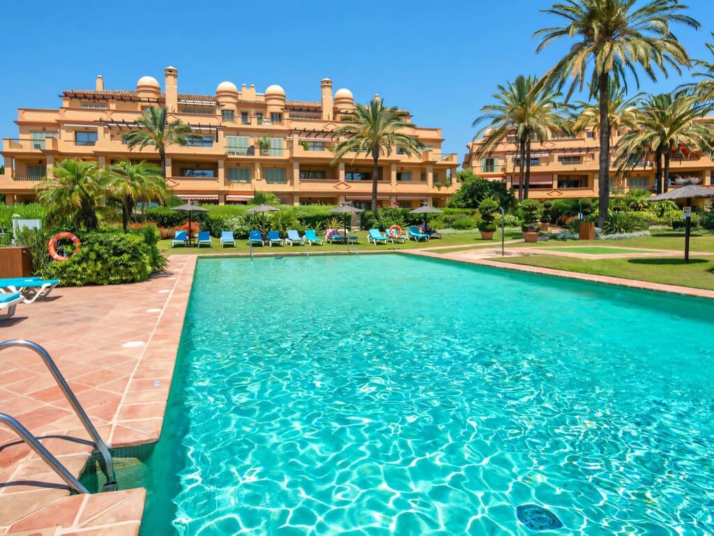 3 soveværelse Lejlighed til salg i Los Flamingos med swimmingpool garage - € 790.000 (Ref: 9941787)