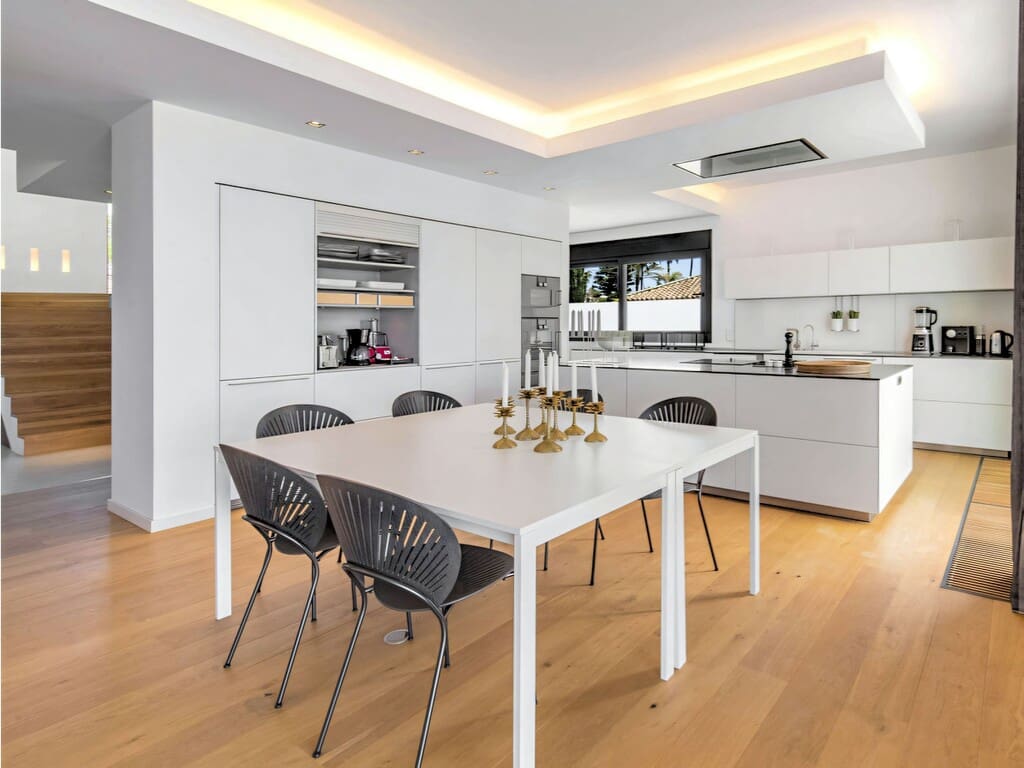 6 Zimmer Villa zu verkaufen in Las Chapas mit Pool Garage - 6.500.000 € (Ref: 9941788)
