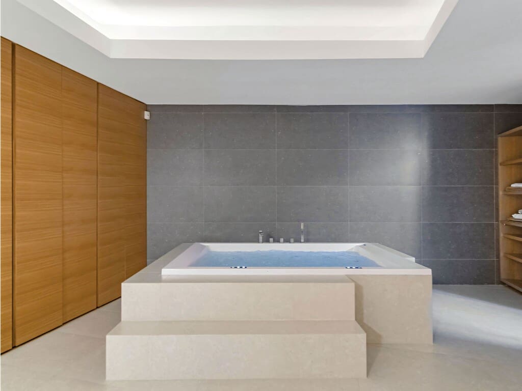 6 Zimmer Villa zu verkaufen in Las Chapas mit Pool Garage - 6.500.000 € (Ref: 9941788)