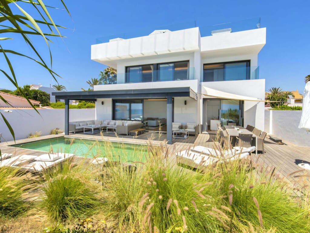 6 Zimmer Villa zu verkaufen in Las Chapas mit Pool Garage - 6.500.000 € (Ref: 9941788)