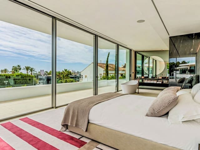 5 soverom Villa til salgs i Golden Mile, Marbella med svømmebasseng garasje - € 11 300 000 (Ref: 9943382)