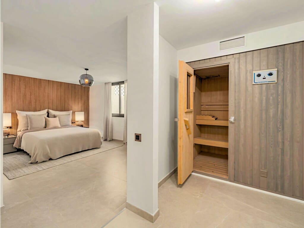 5 Zimmer Villa zu verkaufen in Nueva Andalucia mit Pool Garage - 1.995.000 € (Ref: 9945304)