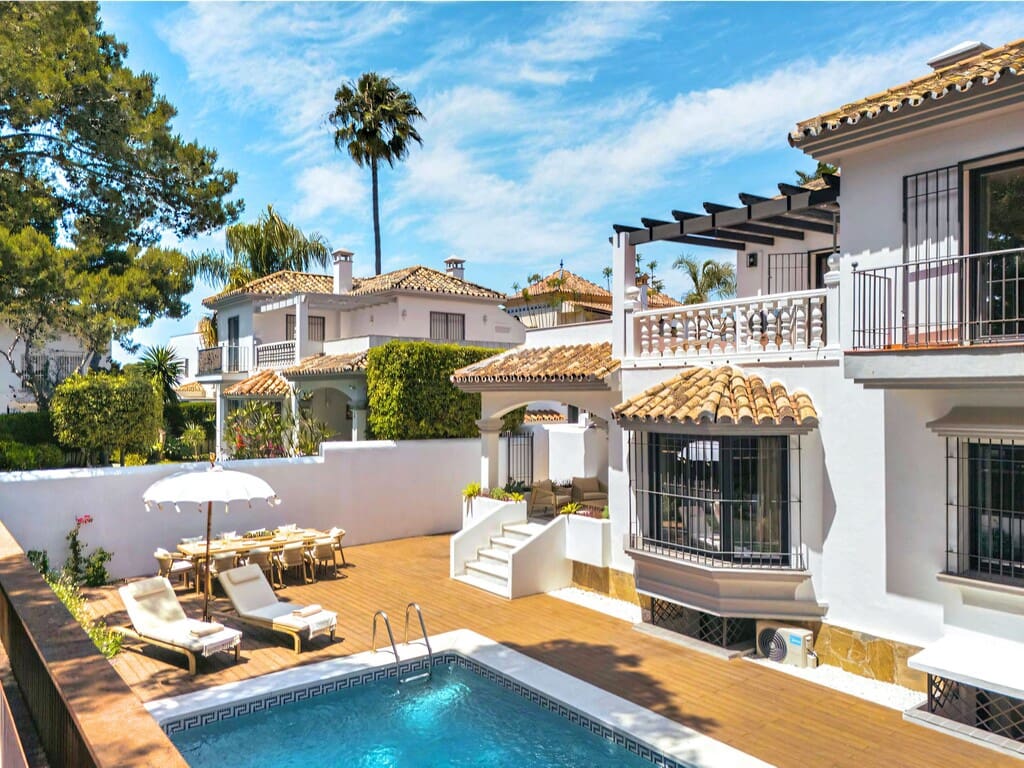 5 Zimmer Villa zu verkaufen in Nueva Andalucia mit Pool Garage - 1.995.000 € (Ref: 9945304)
