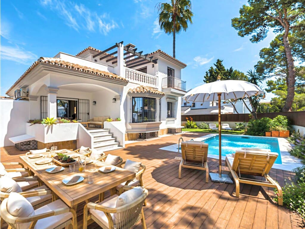5 Zimmer Villa zu verkaufen in Nueva Andalucia mit Pool Garage - 1.995.000 € (Ref: 9945304)