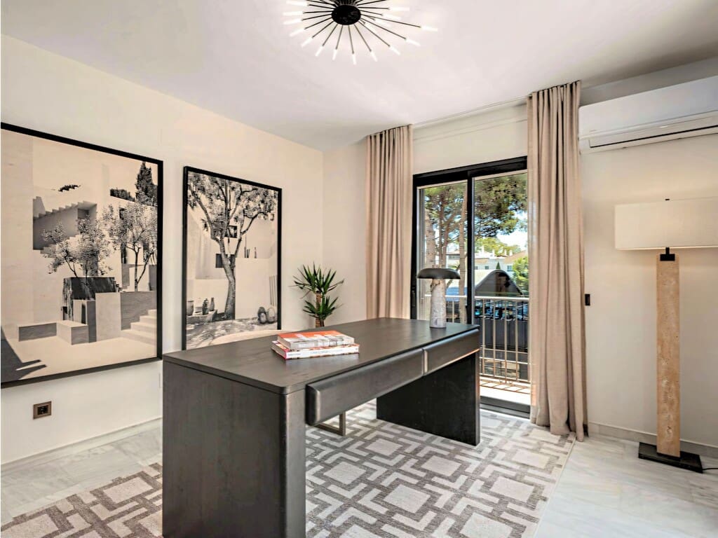 5 Zimmer Villa zu verkaufen in Nueva Andalucia mit Pool Garage - 1.995.000 € (Ref: 9945304)