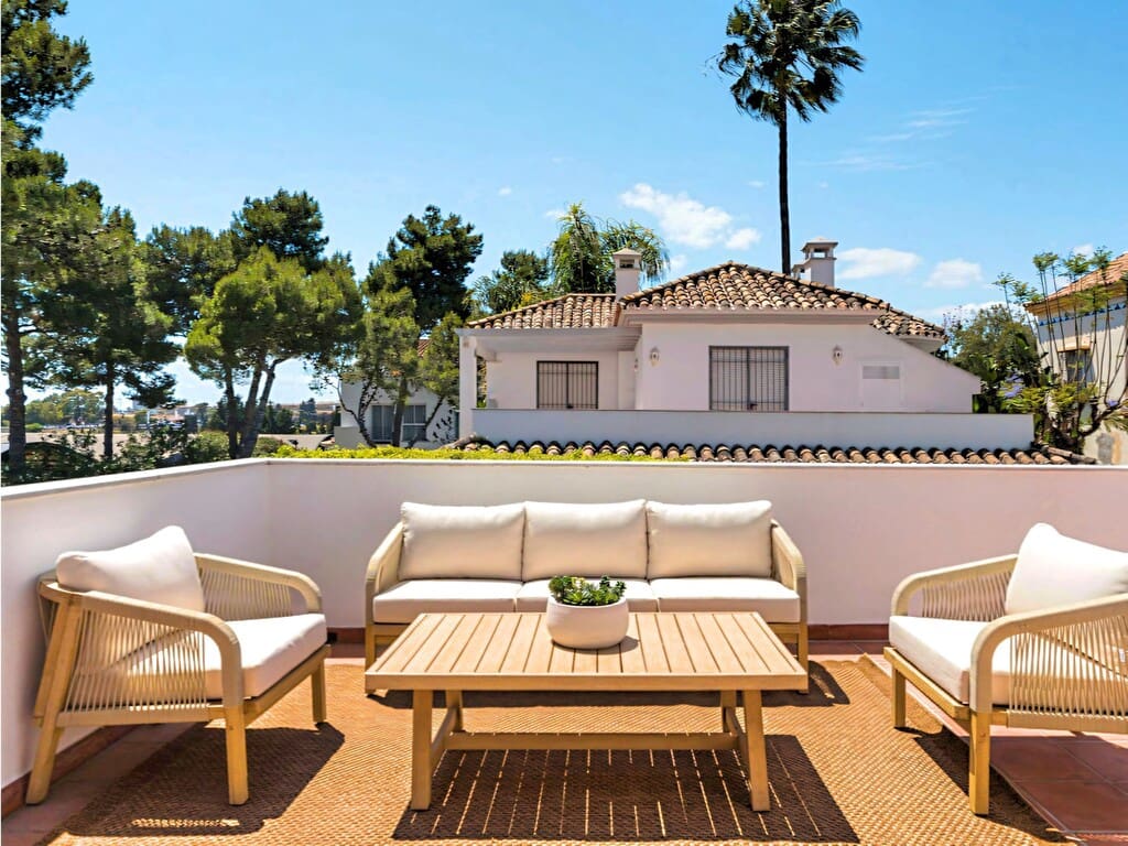 5 Zimmer Villa zu verkaufen in Nueva Andalucia mit Pool Garage - 1.995.000 € (Ref: 9945304)