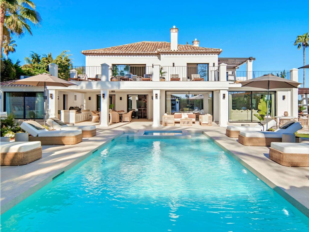 5 quarto Moradia para venda em Nueva Andalucia com piscina garagem - 5 995 000 € (Ref: 9945306)