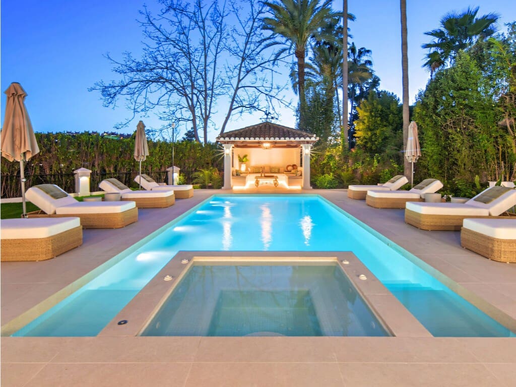 5 quarto Moradia para venda em Nueva Andalucia com piscina garagem - 5 995 000 € (Ref: 9945306)
