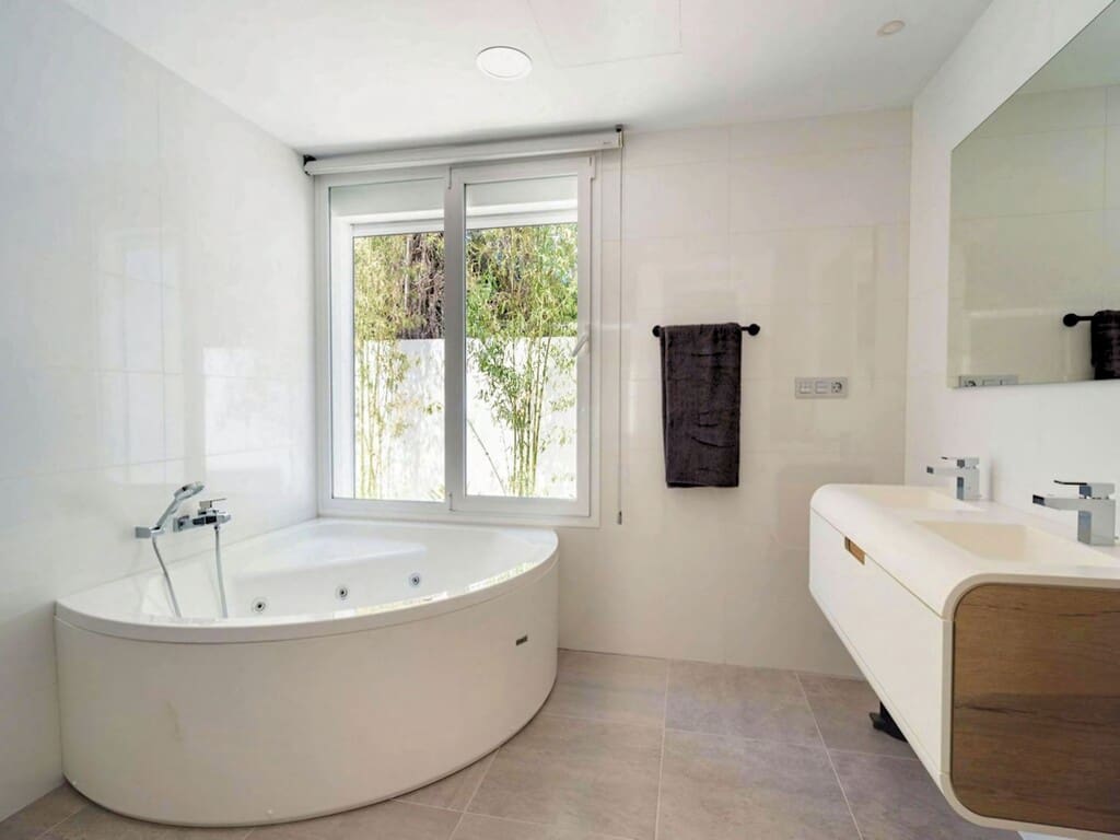 6 quarto Moradia para venda em Nueva Andalucia com piscina garagem - 2 400 000 € (Ref: 9947351)