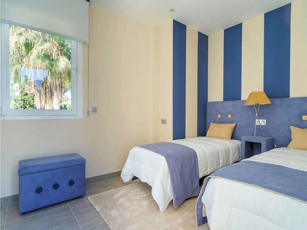 6 quarto Moradia para venda em Nueva Andalucia com piscina garagem - 2 400 000 € (Ref: 9947351)