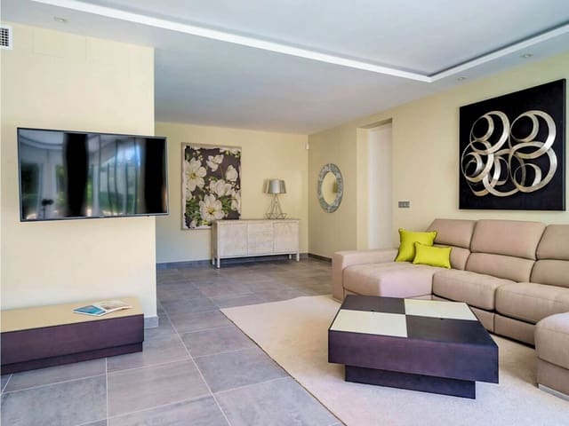 6 quarto Moradia para venda em Nueva Andalucia, Marbella com piscina garagem - 2 400 000 € (Ref: 9947351)