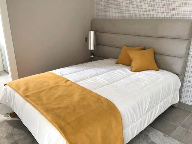 6 quarto Moradia para venda em Nueva Andalucia, Marbella com piscina garagem - 2 400 000 € (Ref: 9947351)