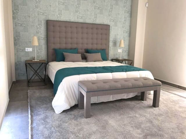 6 quarto Moradia para venda em Nueva Andalucia, Marbella com piscina garagem - 2 400 000 € (Ref: 9947351)