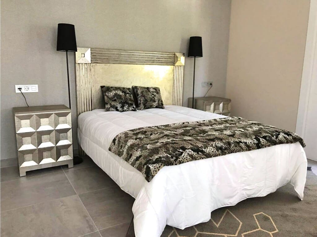 6 quarto Moradia para venda em Nueva Andalucia com piscina garagem - 2 400 000 € (Ref: 9947351)
