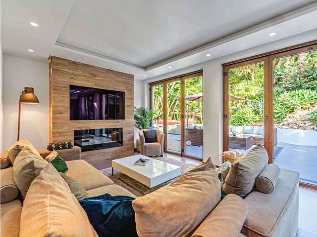 Chalet de 5 habitaciones en El Rosario, Marbella en venta con piscina garaje - 2.590.000 € (Ref: 9949291)