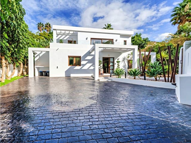 Chalet de 5 habitaciones en El Rosario, Marbella en venta con piscina garaje - 2.590.000 € (Ref: 9949291)