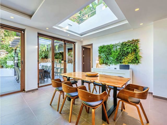 Chalet de 5 habitaciones en El Rosario, Marbella en venta con piscina garaje - 2.590.000 € (Ref: 9949291)