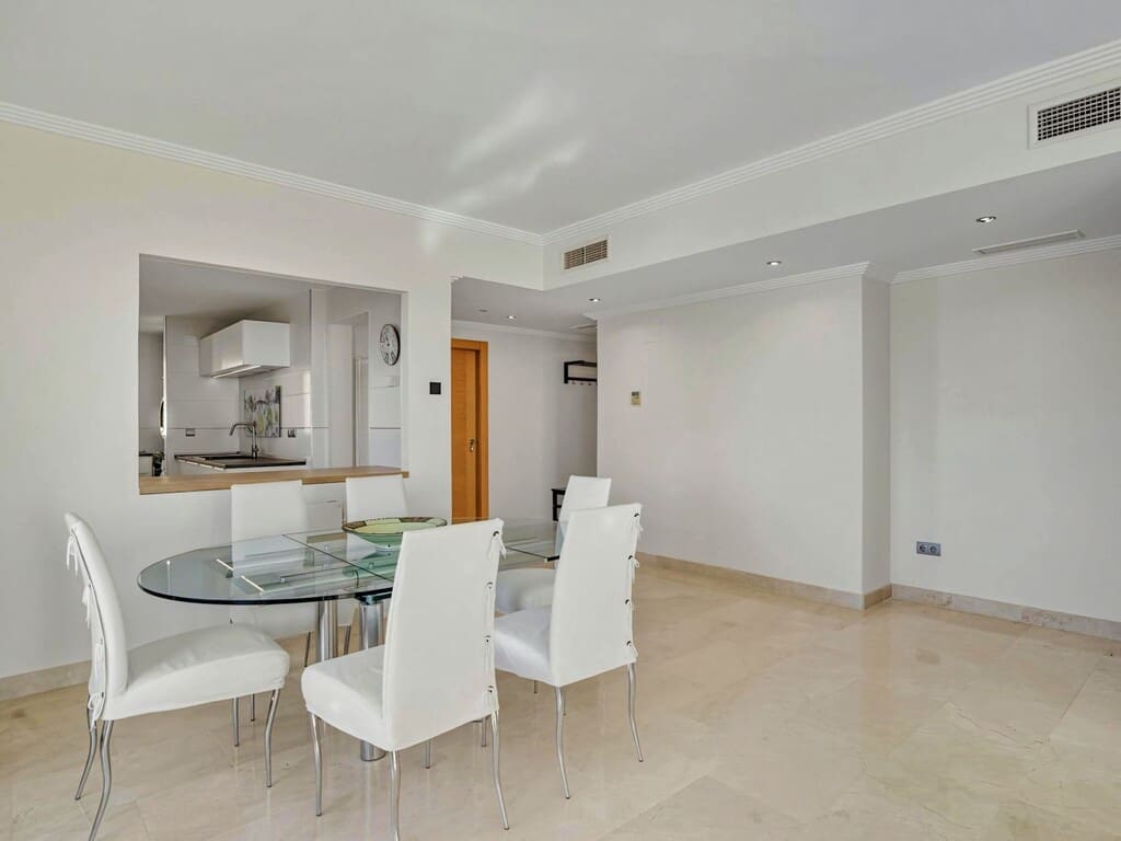 2 Zimmer Penthouse zu verkaufen in Benahavis mit Pool Garage - 630.000 € (Ref: 9949292)