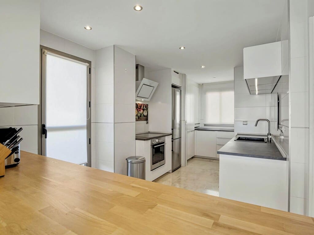 2 Zimmer Penthouse zu verkaufen in Benahavis mit Pool Garage - 630.000 € (Ref: 9949292)