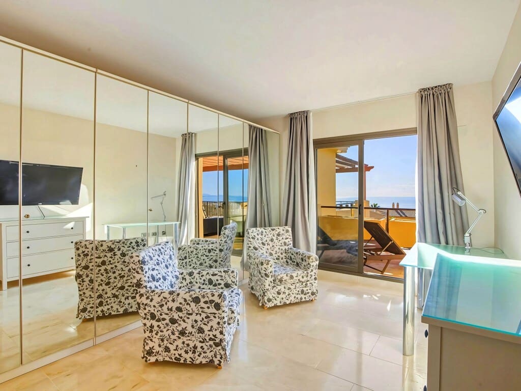 2 Zimmer Penthouse zu verkaufen in Benahavis mit Pool Garage - 630.000 € (Ref: 9949292)