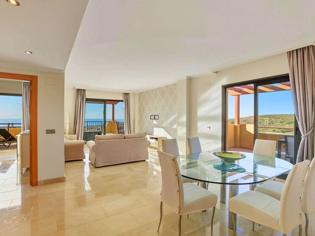 2 Zimmer Penthouse zu verkaufen in Benahavis mit Pool Garage - 630.000 € (Ref: 9949292)