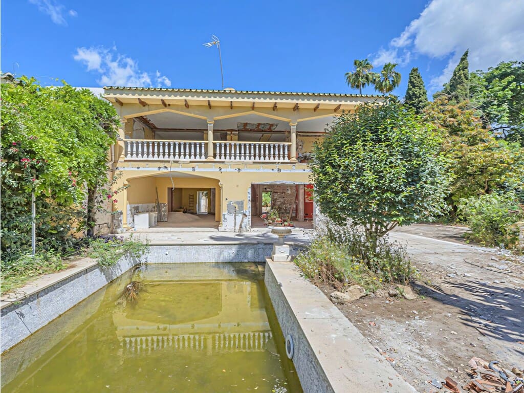 4 bedroom Villa for sale in Marbella with pool garage - € 1,325,000 (Ref: 9949293)