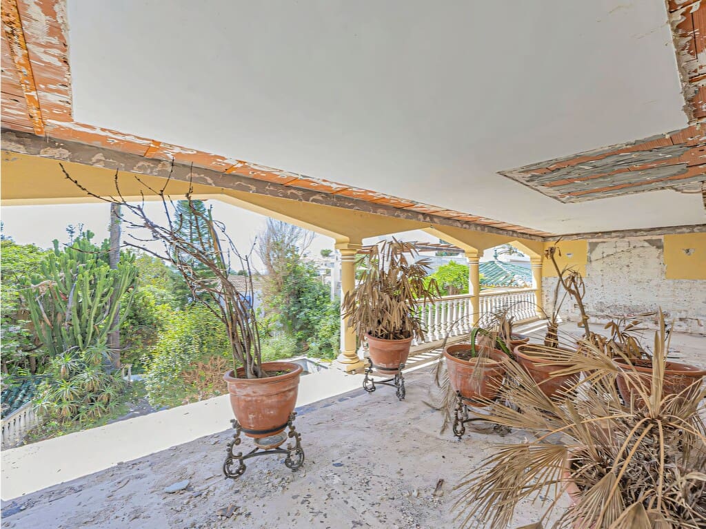 4 bedroom Villa for sale in Marbella with pool garage - € 1,325,000 (Ref: 9949293)