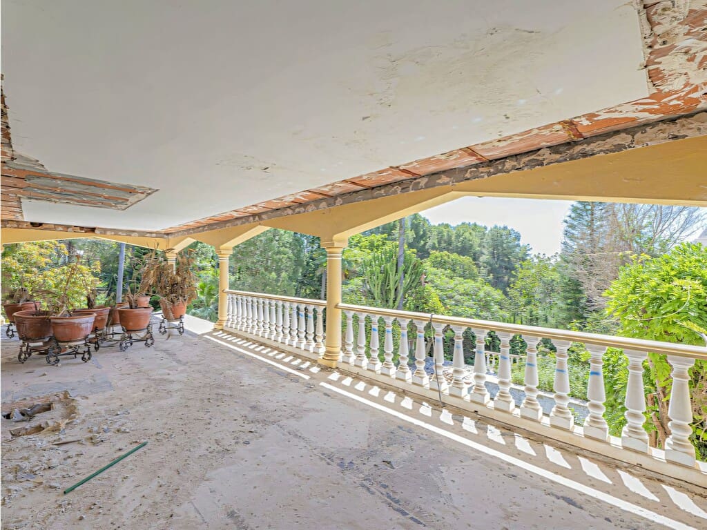 4 bedroom Villa for sale in Marbella with pool garage - € 1,325,000 (Ref: 9949293)
