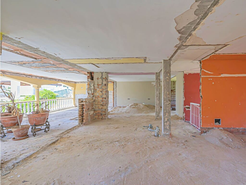 4 bedroom Villa for sale in Marbella with pool garage - € 1,325,000 (Ref: 9949293)
