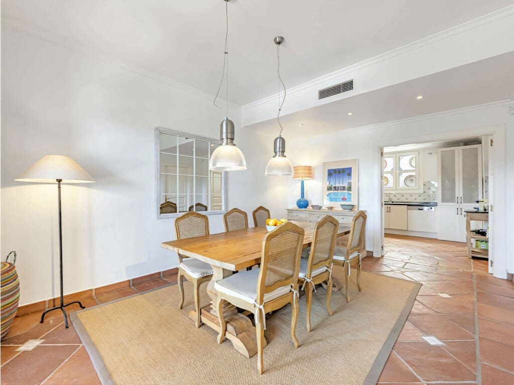 4 chambre Villa/Maison à vendre à Benahavis avec piscine - 1 350 000 € (Ref: 9952001)