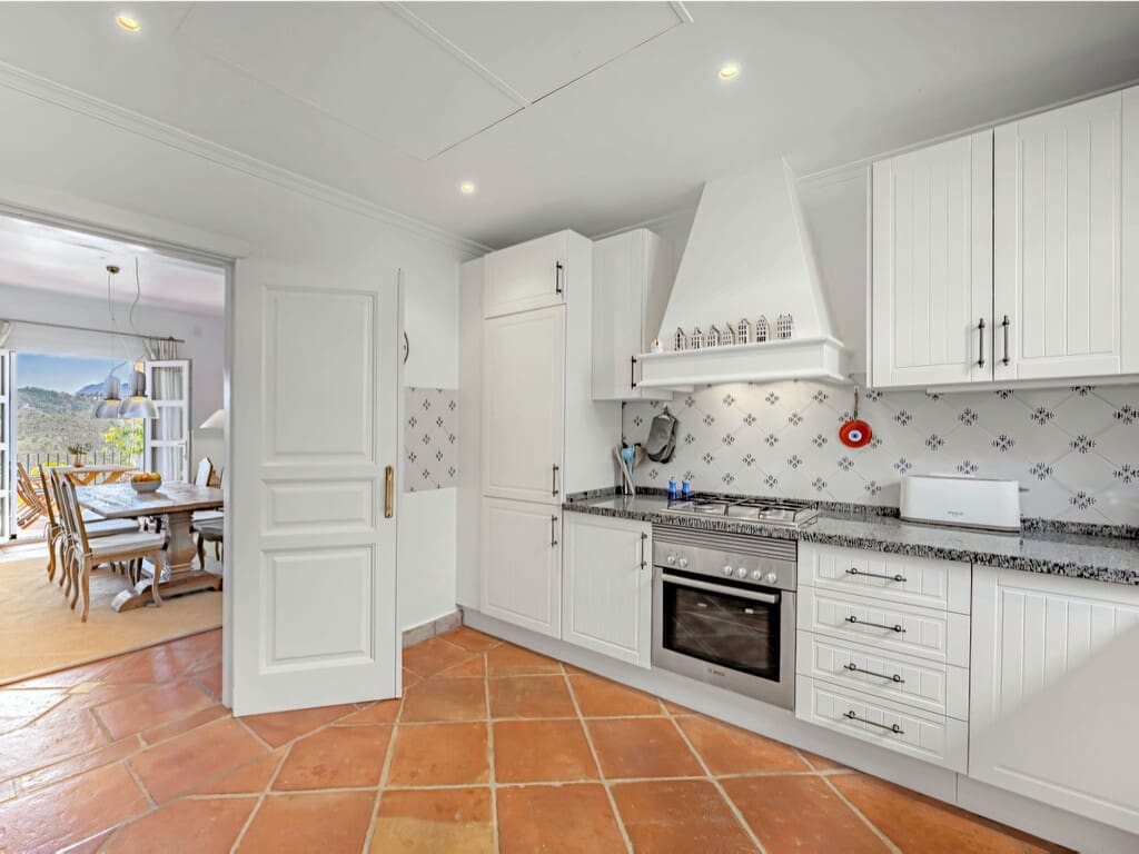 4 chambre Villa/Maison à vendre à Benahavis avec piscine - 1 350 000 € (Ref: 9952001)