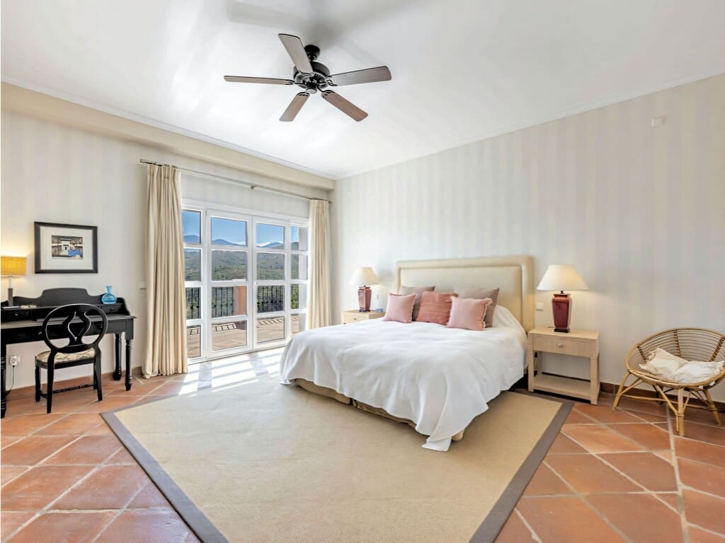 4 chambre Villa/Maison à vendre à Benahavis avec piscine - 1 350 000 € (Ref: 9952001)