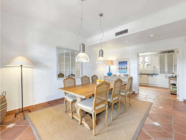 4 bedroom Villa for sale in Benahavís with pool - € 1,350,000 (Ref: 9952001)