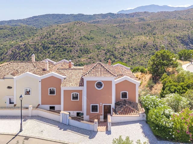 4 bedroom Villa for sale in Benahavís with pool - € 1,350,000 (Ref: 9952001)