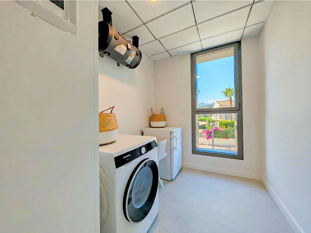 3 slaapkamer Appartement te koop in New Golden Mile met zwembad garage - € 1.080.000 (Ref: 9953804)