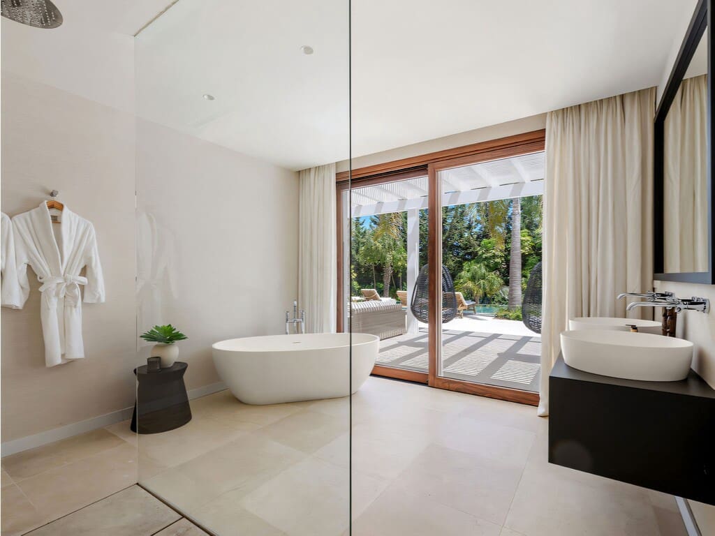 4 quarto Moradia para venda em Nueva Andalucia com piscina garagem - 4 995 000 € (Ref: 9954802)