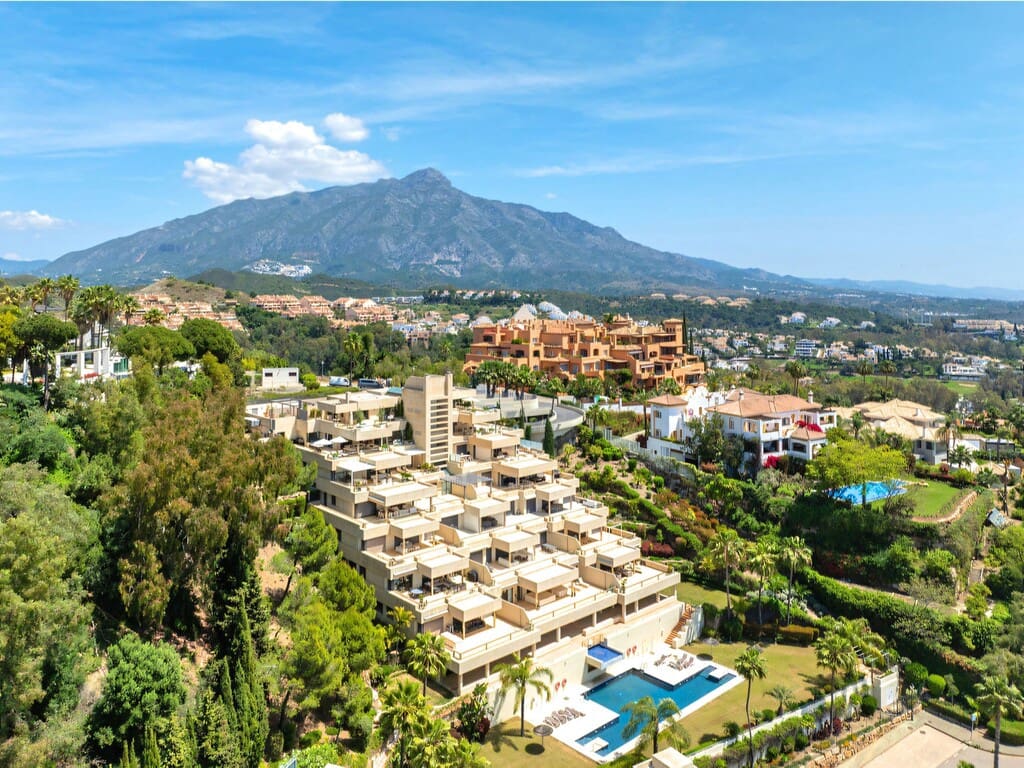 5 soverom Penthouse til salgs i Nueva Andalucia med svømmebasseng garasje - € 6 900 000 (Ref: 9954803)