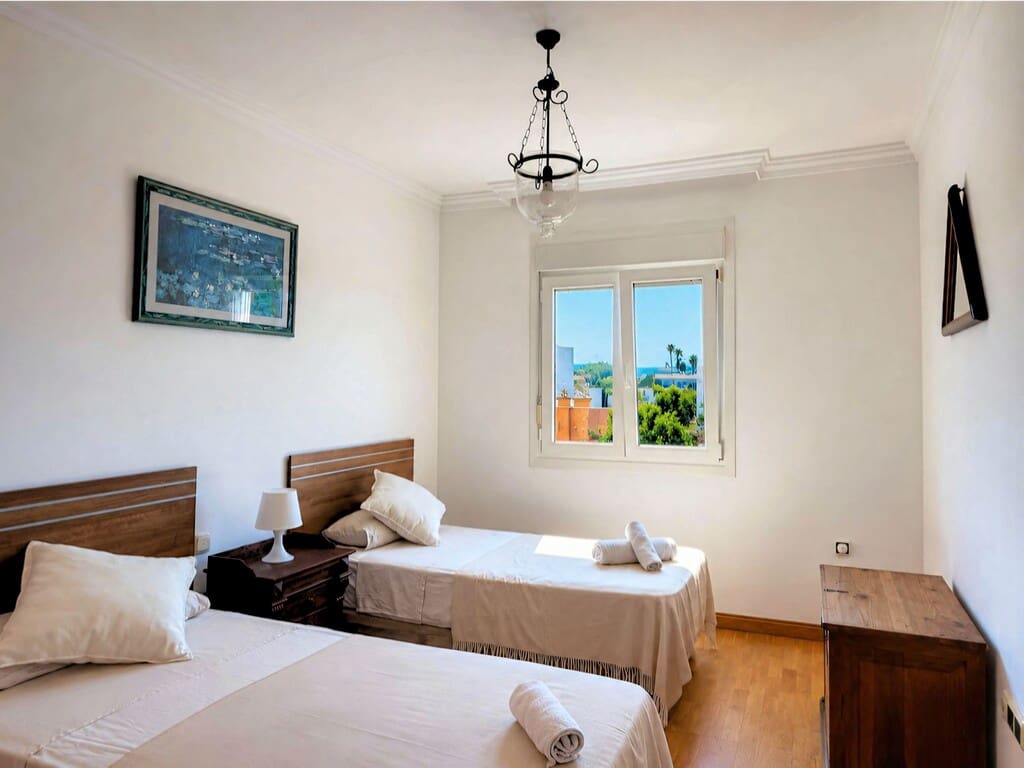 Chalet de 7 habitaciones en Marbella en venta con piscina garaje - 1.695.000 € (Ref: 9955673)