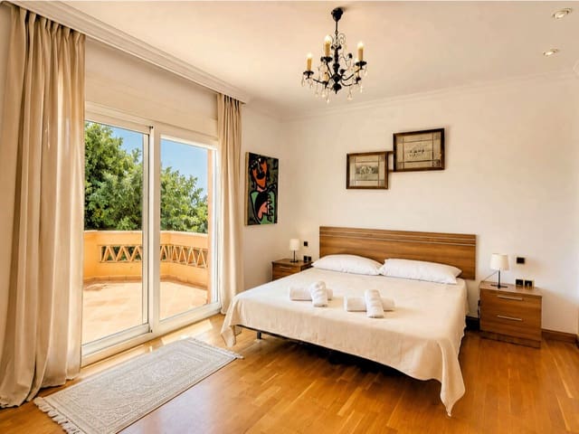 7 bedroom Villa for sale in Marbella with pool garage - € 2,195,000 (Ref: 9955673)