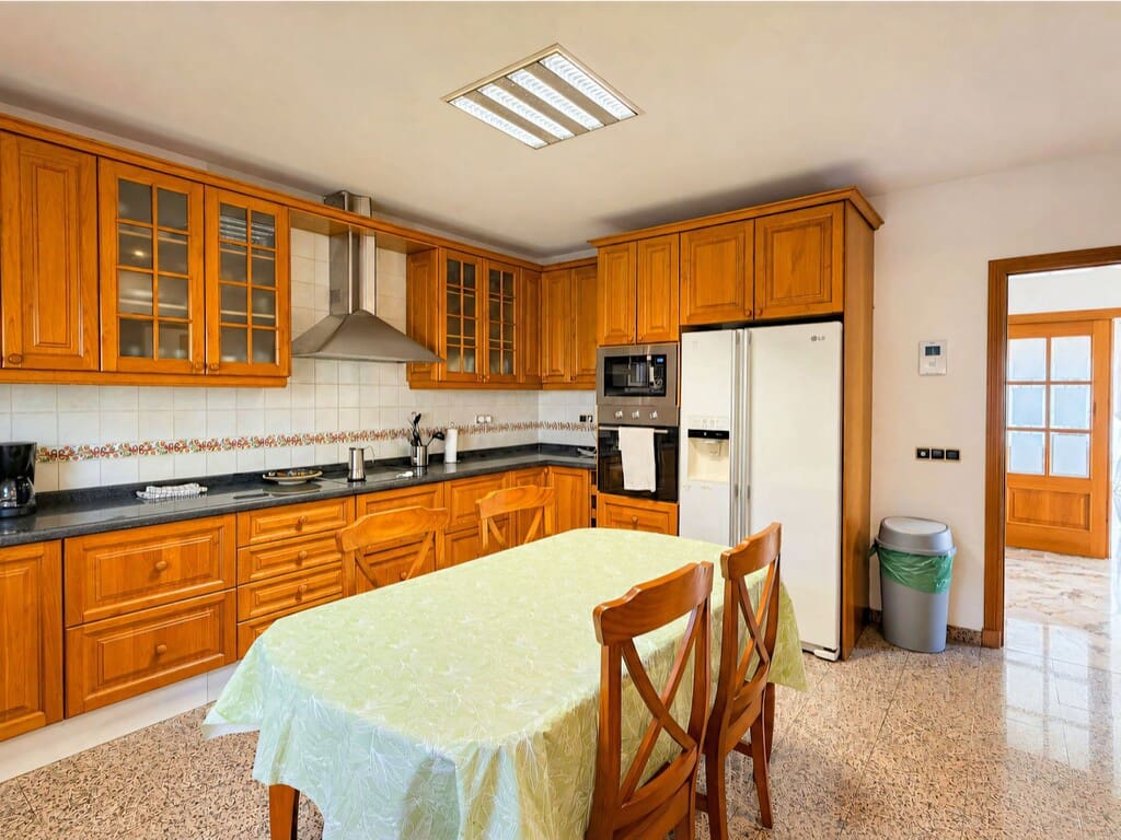 Chalet de 7 habitaciones en Marbella en venta con piscina garaje - 1.695.000 € (Ref: 9955673)