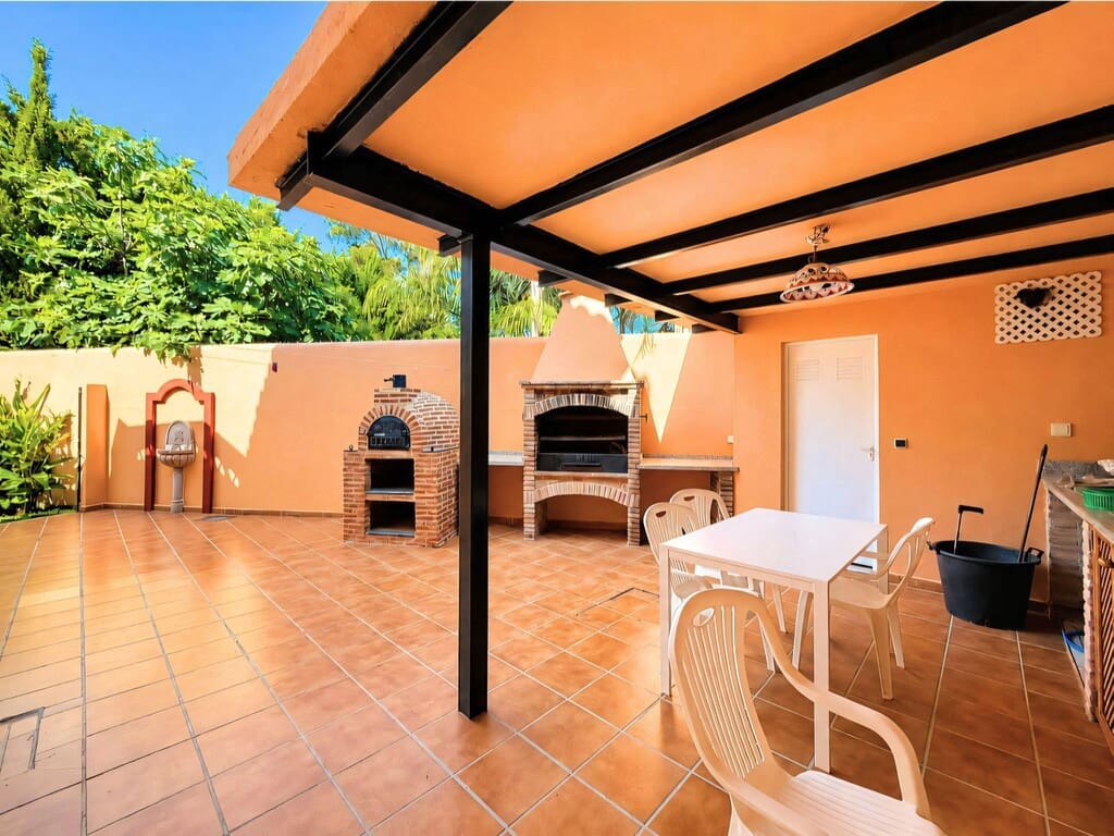 Chalet de 7 habitaciones en Marbella en venta con piscina garaje - 1.695.000 € (Ref: 9955673)