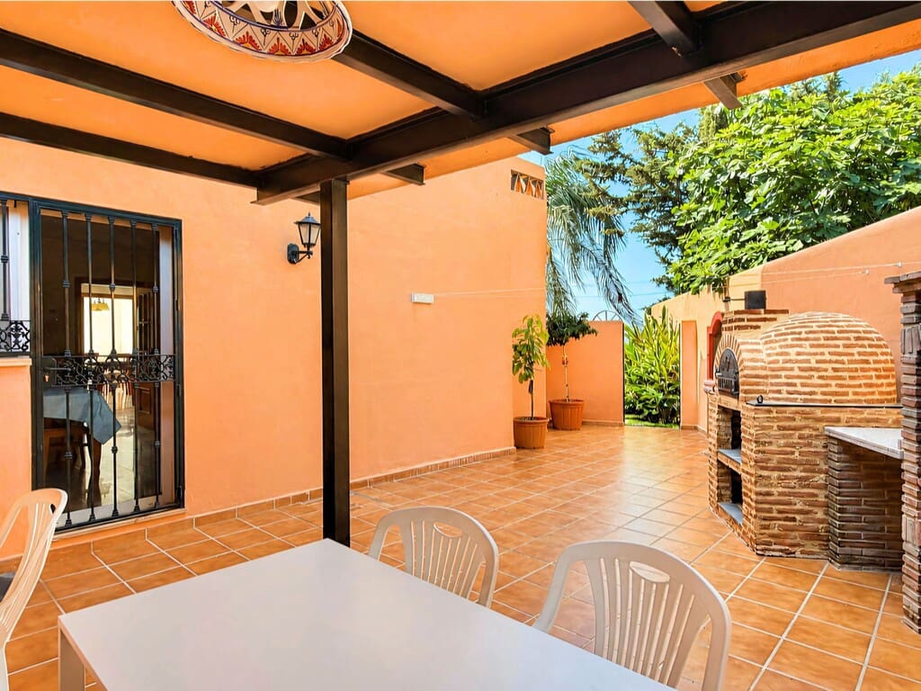 Chalet de 7 habitaciones en Marbella en venta con piscina garaje - 1.695.000 € (Ref: 9955673)