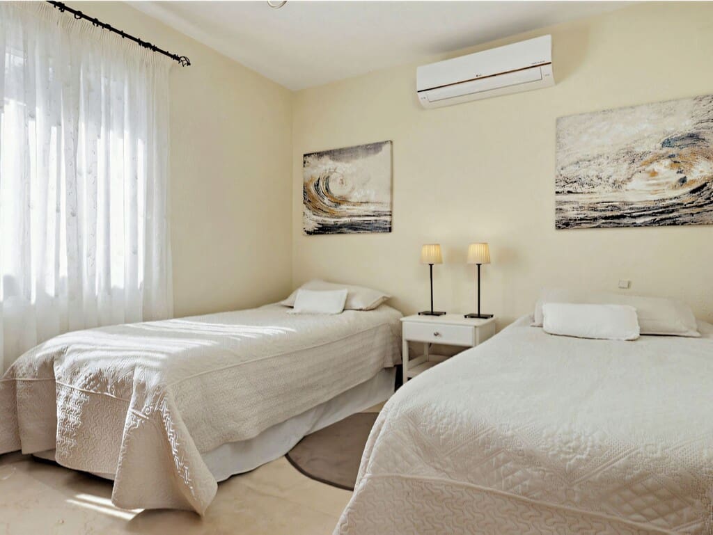 4 soverom Villa til salgs i La Duquesa / Puerto de la Duquesa med svømmebasseng garasje - € 650 000 (Ref: 9959314)
