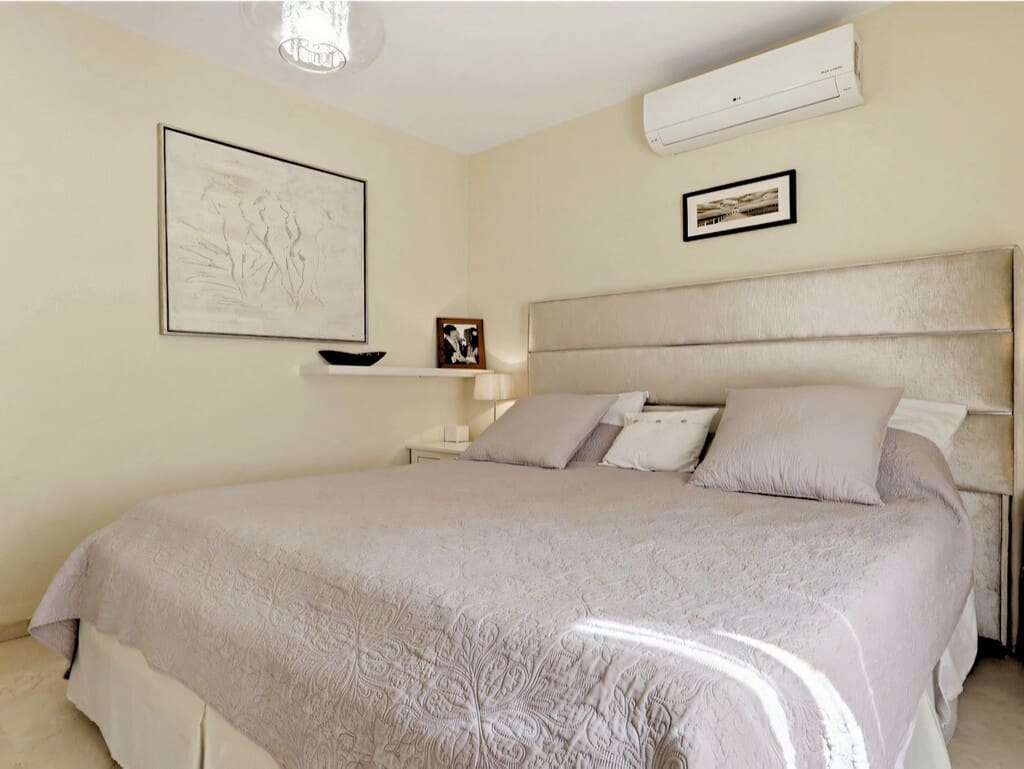 4 soverom Villa til salgs i La Duquesa / Puerto de la Duquesa med svømmebasseng garasje - € 650 000 (Ref: 9959314)