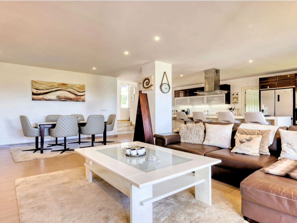4 soverom Villa til salgs i La Duquesa / Puerto de la Duquesa med svømmebasseng garasje - € 650 000 (Ref: 9959314)