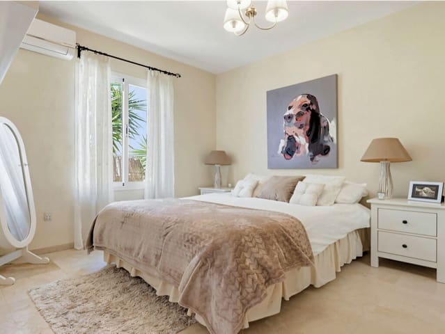4 soverom Villa til salgs i La Duquesa / Puerto de la Duquesa, Manilva med svømmebasseng garasje - € 650 000 (Ref: 9959314)
