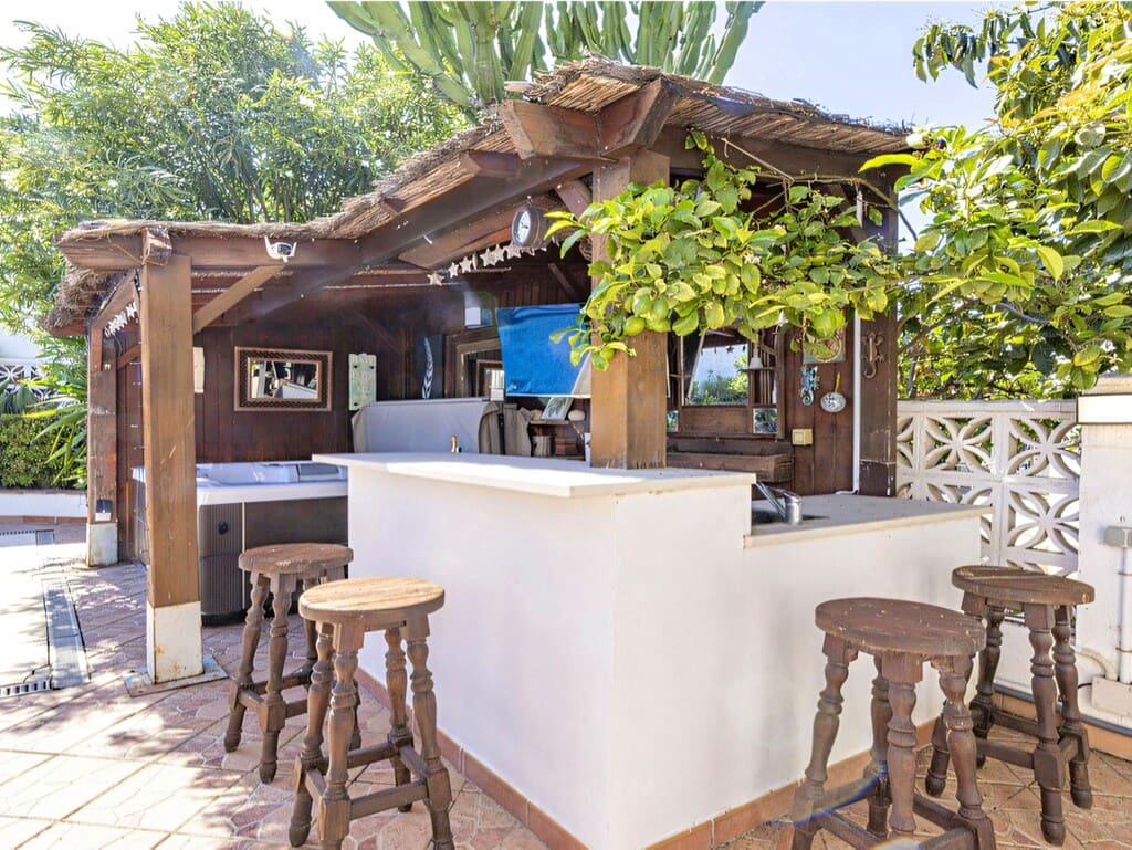 4 soverom Villa til salgs i La Duquesa / Puerto de la Duquesa med svømmebasseng garasje - € 650 000 (Ref: 9959314)